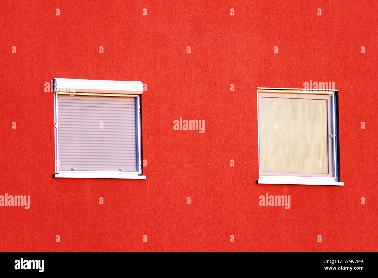 Windows red hi-res stock photography and images - Alamy