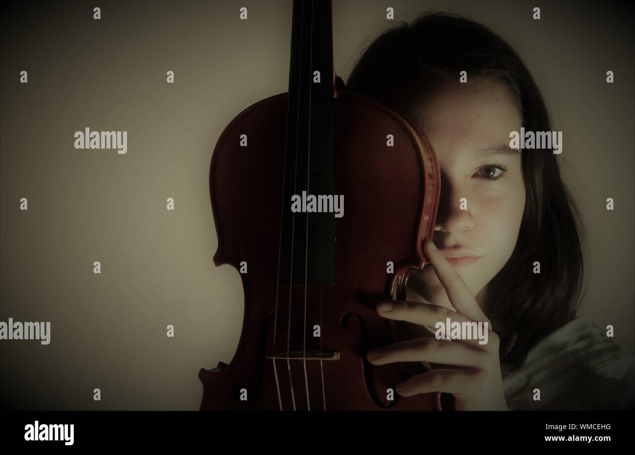 Portrait of teenage girl holding violin hi-res stock photography and ...
