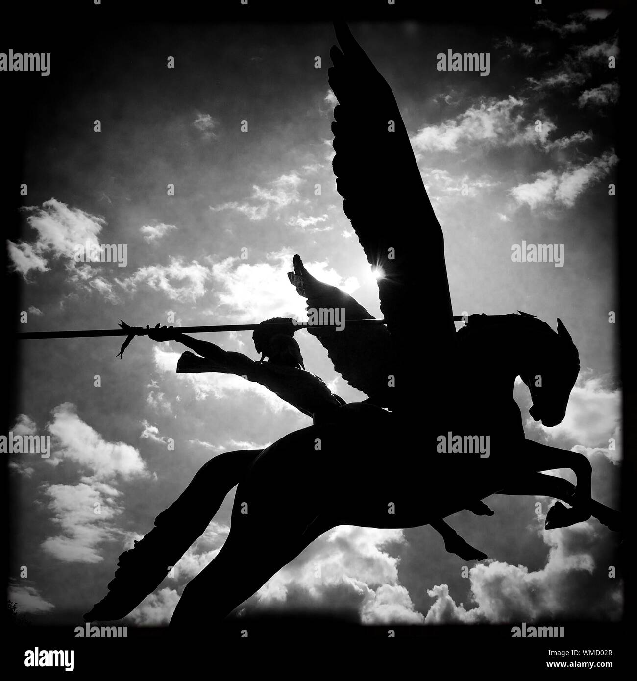 Statue of warrior hi-res stock photography and images - Alamy