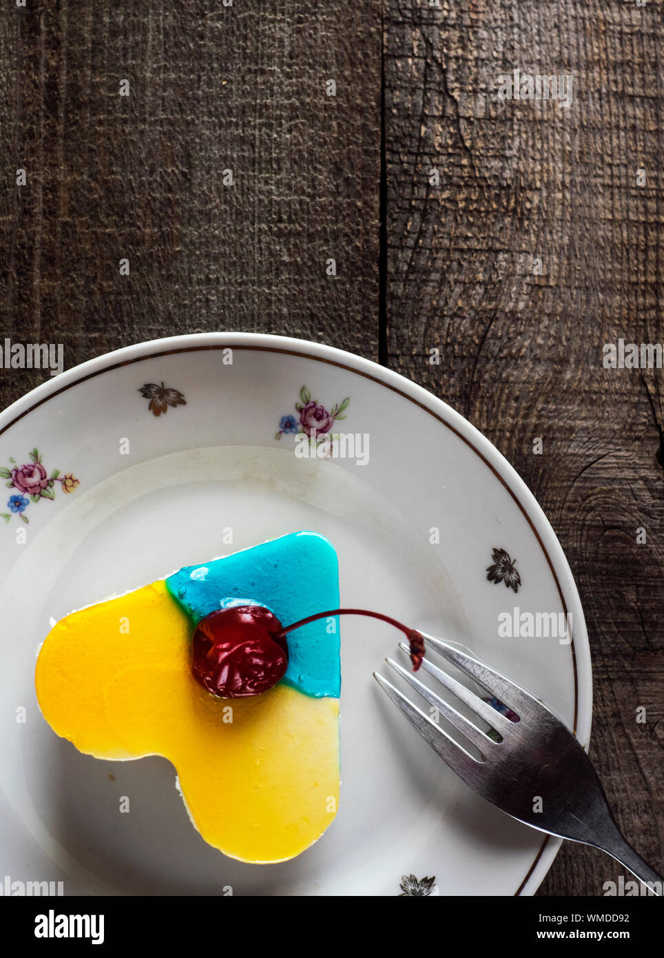 Directly Above Shot Of Heart Shape Dessert In Plate On Wooden Table Stock Photo