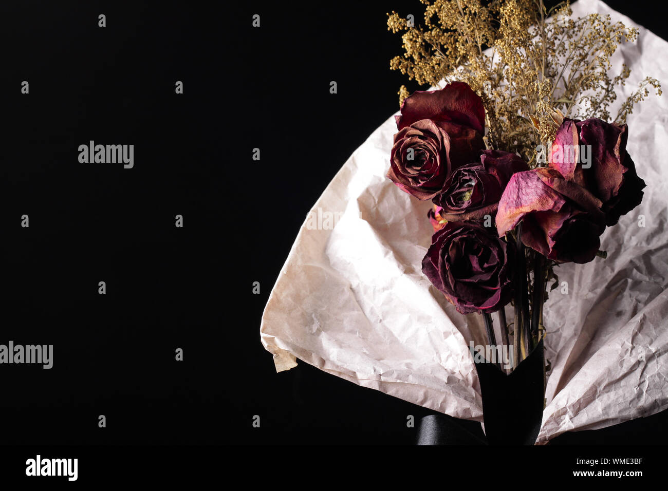 Dead bouquet hires stock photography and images Alamy