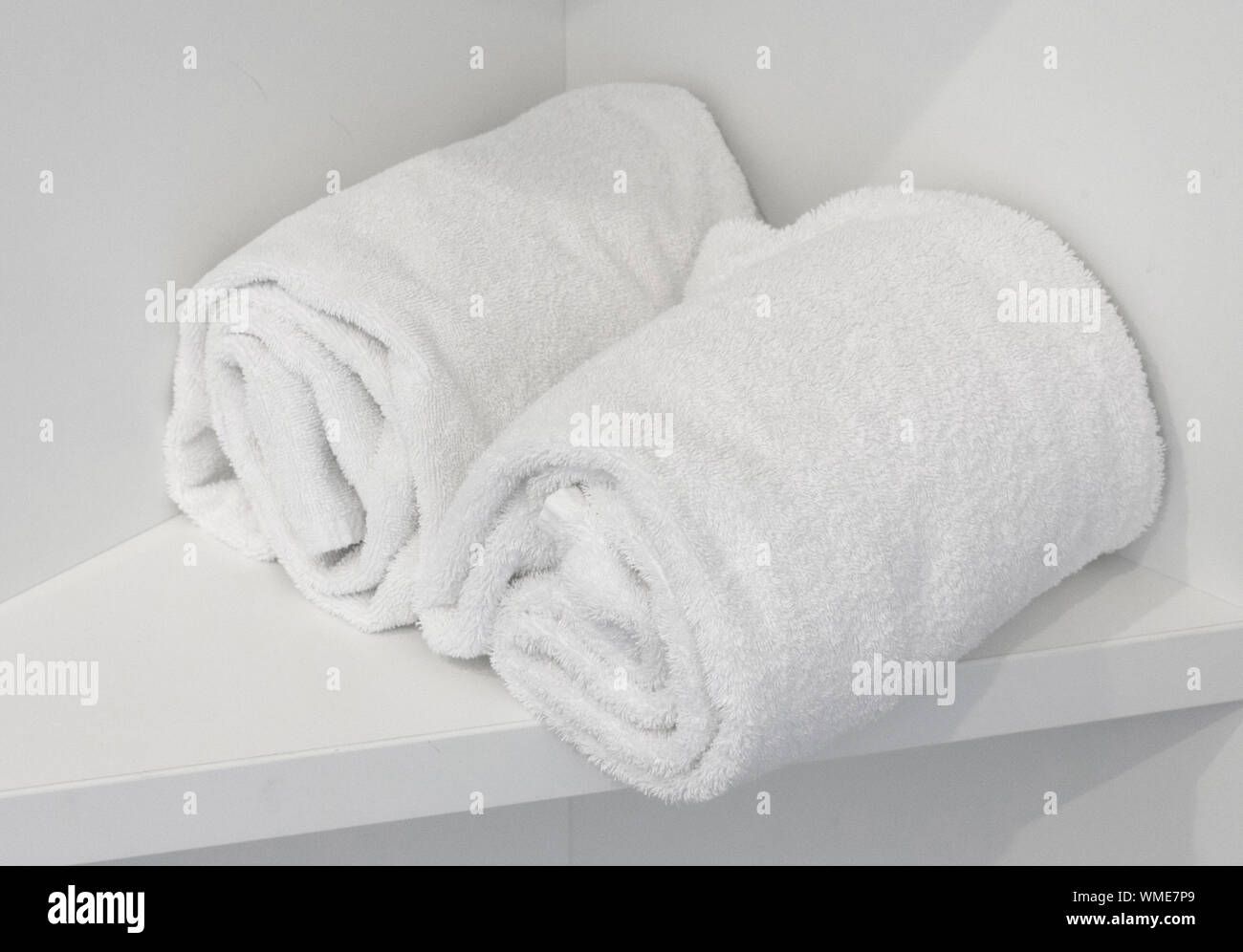 White towels in hotel bathroom, rolled up Stock Photo Alamy