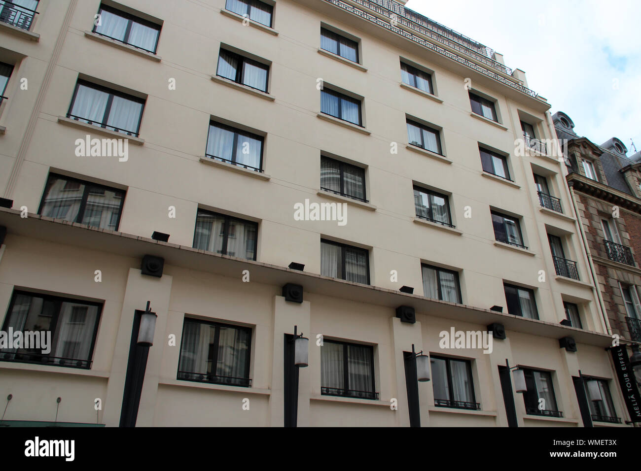 flat building in paris (france Stock Photo Alamy