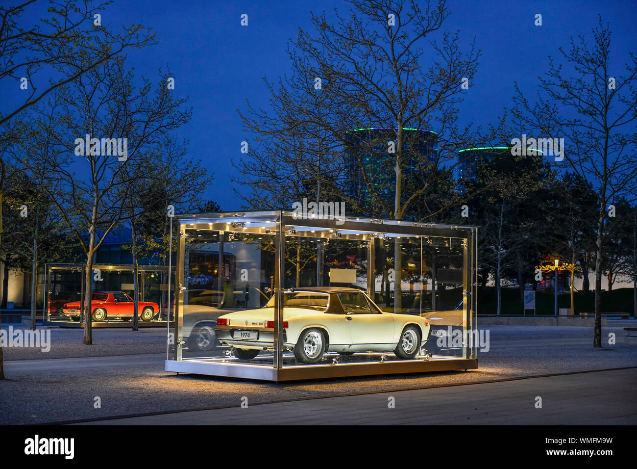 Porsche, Glaskasten, VW Autostadt, Wolfsburg, Niedersachsen, Deutschland Stock Photo