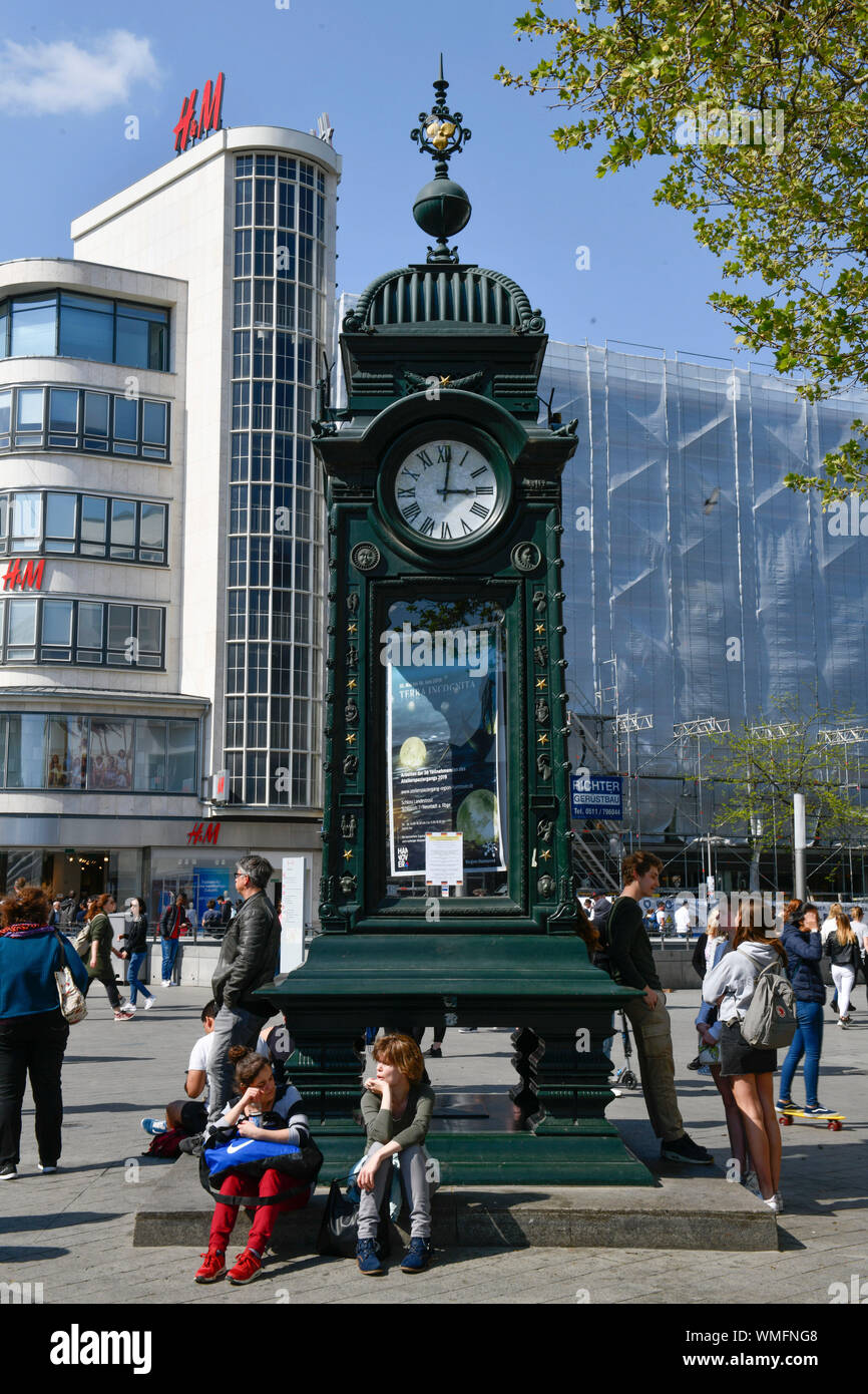 Kroepcke-Uhr, Georgstrasse, Hannover, Niedersachsen, Deutschland, Kröpcke-Uhr Stock Photo