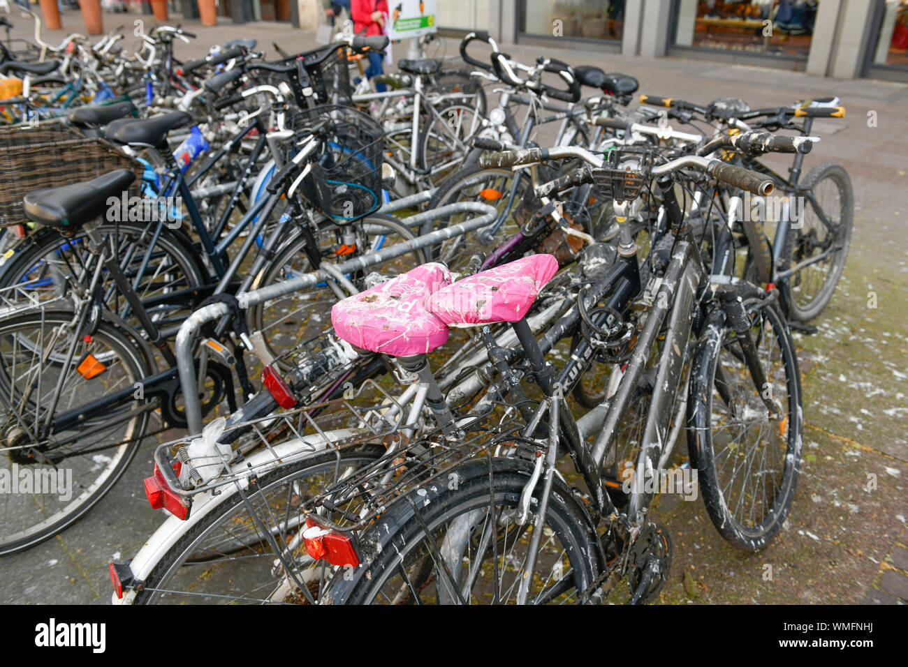 Fahrraeder, Ernst-August-Platz, Hannover, Niedersachsen, Deutschland Stock Photo