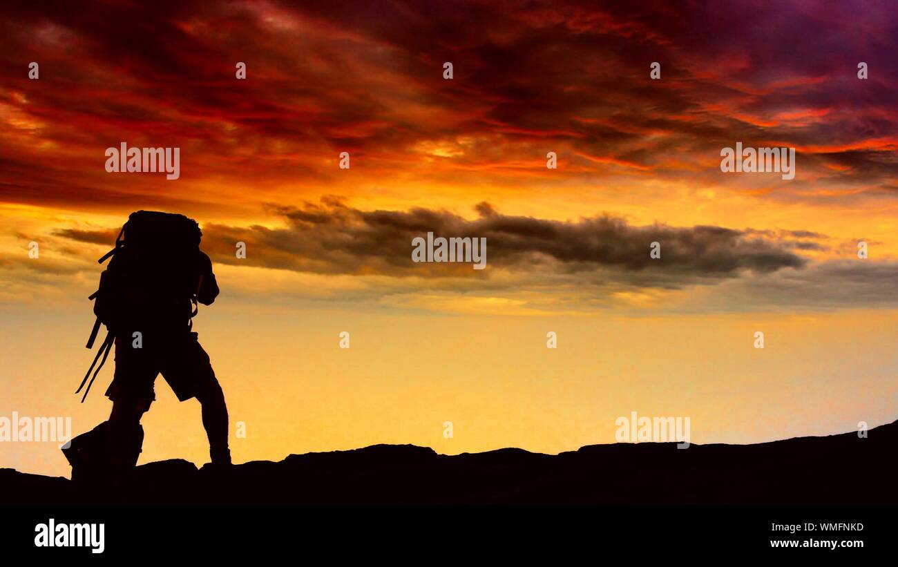 Hiker silhouette sunset hi-res stock photography and images - Alamy