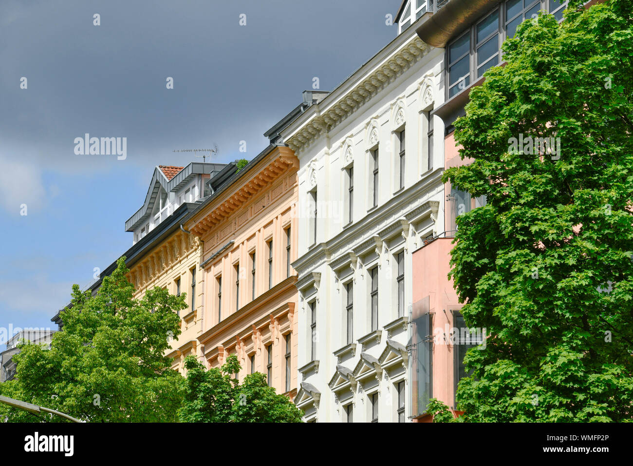 Altbauten, Bergmannstrasse, Kreuzberg, Berlin, Deutschland Stock Photo