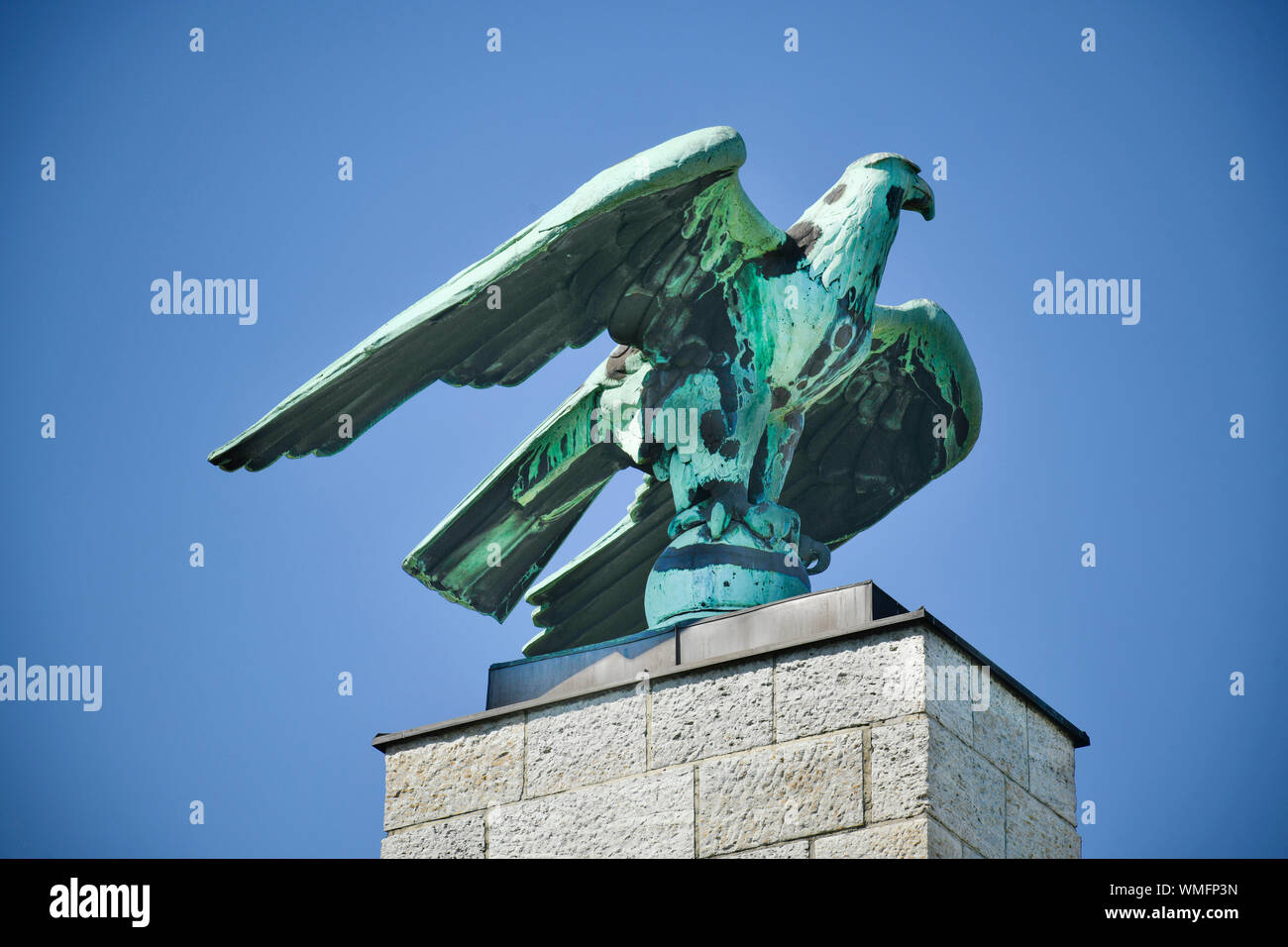 Reichsadler, Kriegerdenkmal, Nonnendammallee, Siemensstadt, Spandau, Berlin, Deutschland Stock Photo