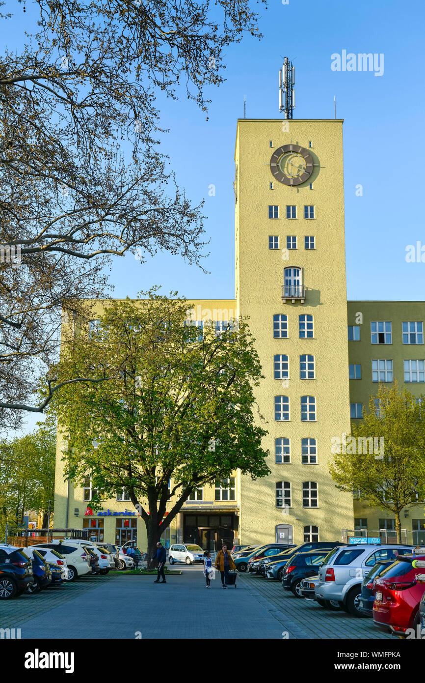 Uhrenturm, Carossa Quartier, ehemaliges Luftfahrtgeraetewerk Hakenfelde LGW, Streitstrasse, Hakenfelde, Spandau, Berlin, Deutschland Stock Photo