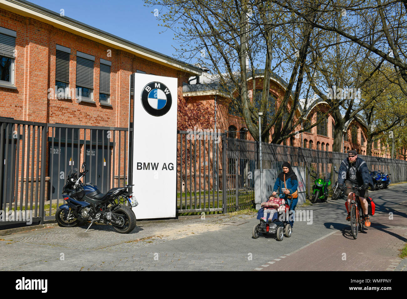 BMW Motorradwerk, Am Juliusturm, Spandau, Berlin, Deutschland Stock Photo -  Alamy
