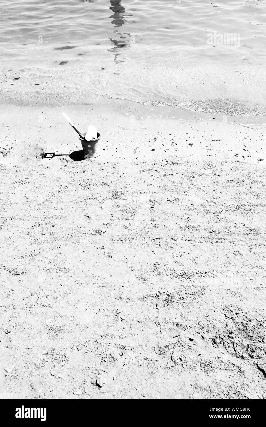 Bucket of sand hires stock photography and images Alamy