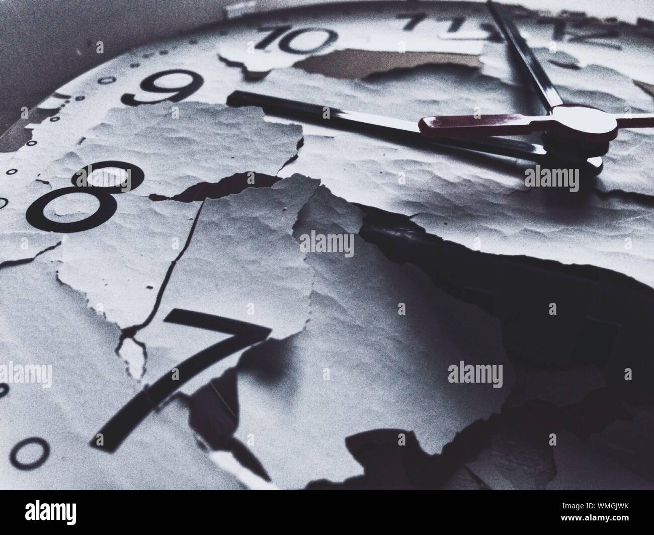 Broken Clock High Resolution Stock Photography and Images Alamy
