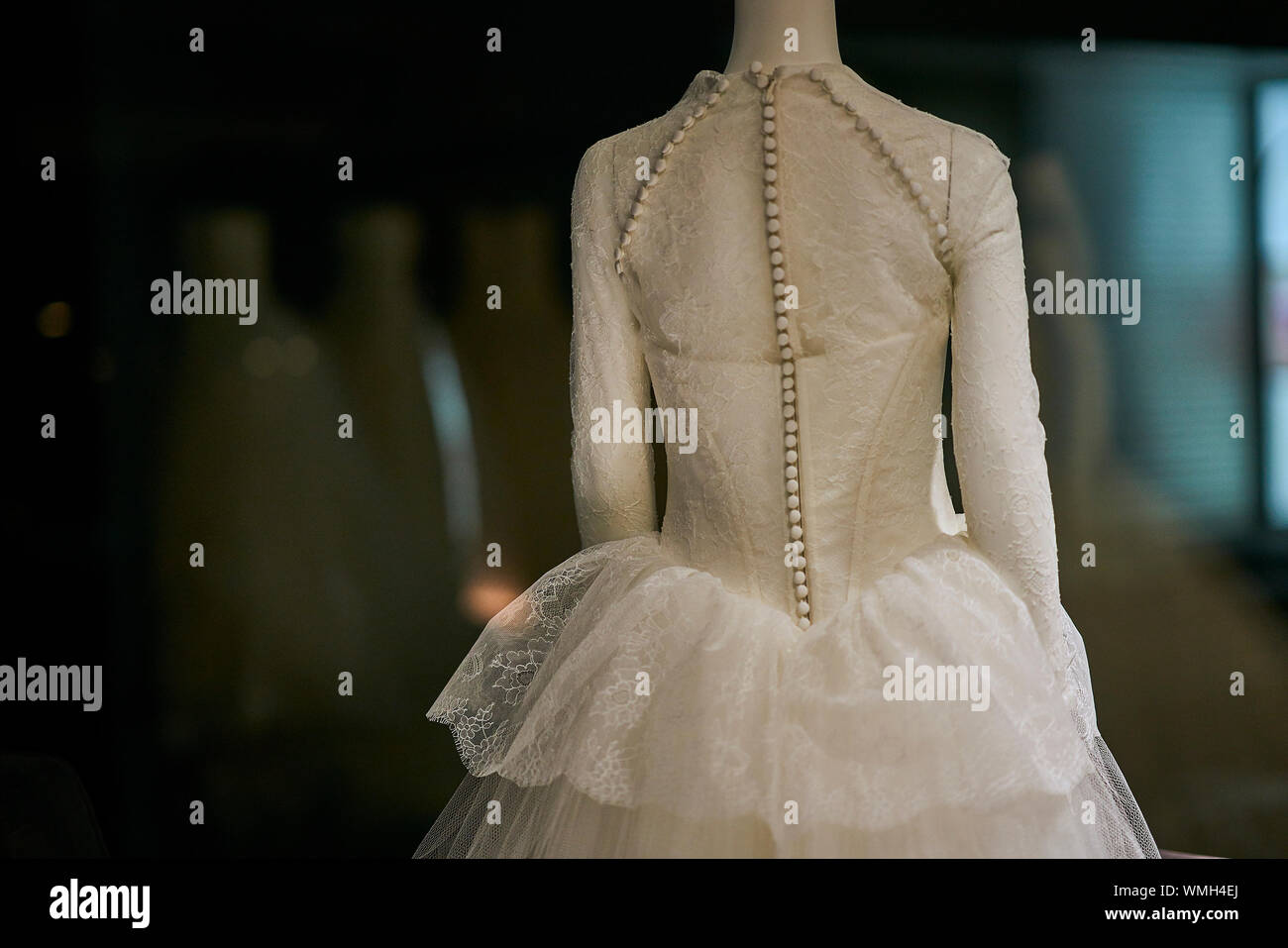 Wedding Dress Mannequin High Resolution Stock Photography and Images ...