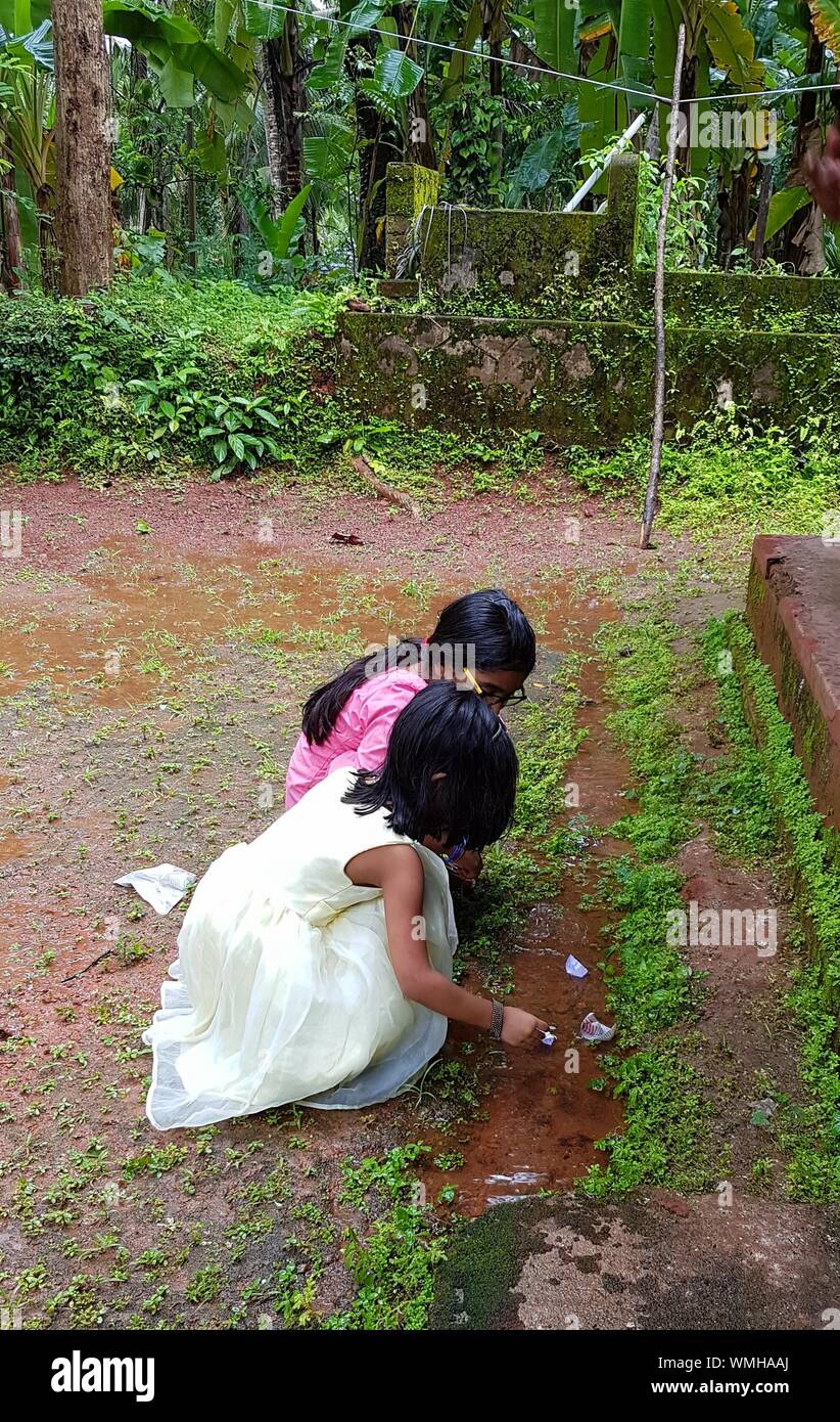 Back view girls hi-res stock photography and images - Alamy