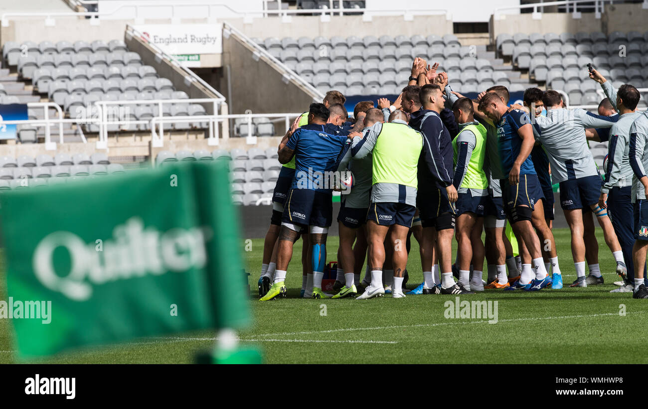 Newcastle, UK. 05th Sep, 2019. NEWCASTLE UPON TYNE, ENGLAND. SEPT 5TH Italy players together during Italy's Captain's run at St James' Park, Newcastle upon Tyne on Thursday 6th September 2019 (Credit: Chris Lishman | MI News) Credit: MI News & Sport /Alamy Live News Stock Photo