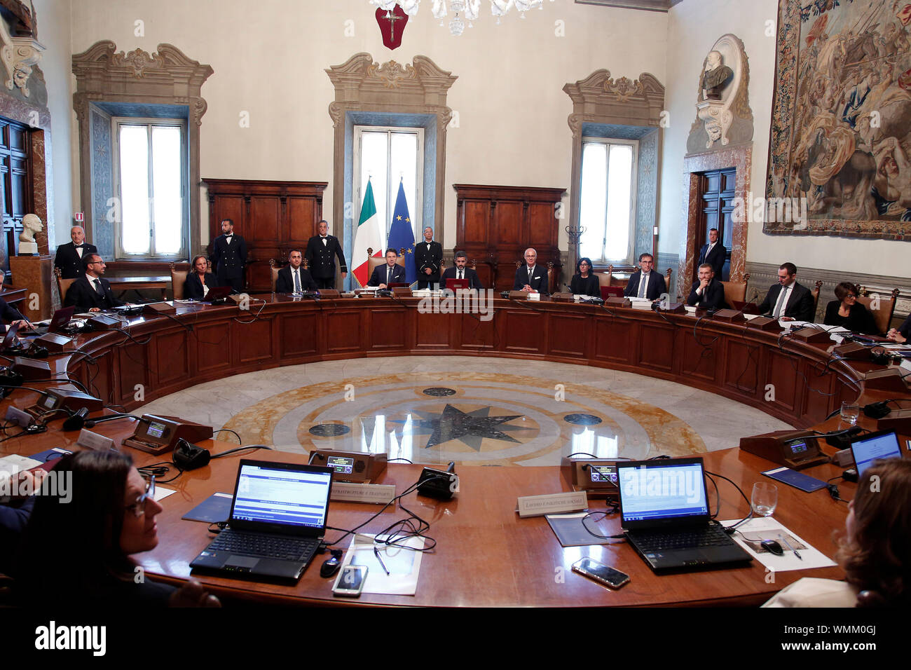 Rome, Italy. 05th Sep, 2019. Giuseppe Conte starts the first Minister's cabinet ringing the bell, in a general view of the table Rome September 5th 2019. Palazzo Chigi. Ceremony of the bell for the new appointed premier. Foto Samantha Zucchi Insidefoto Credit: insidefoto srl/Alamy Live News Stock Photo