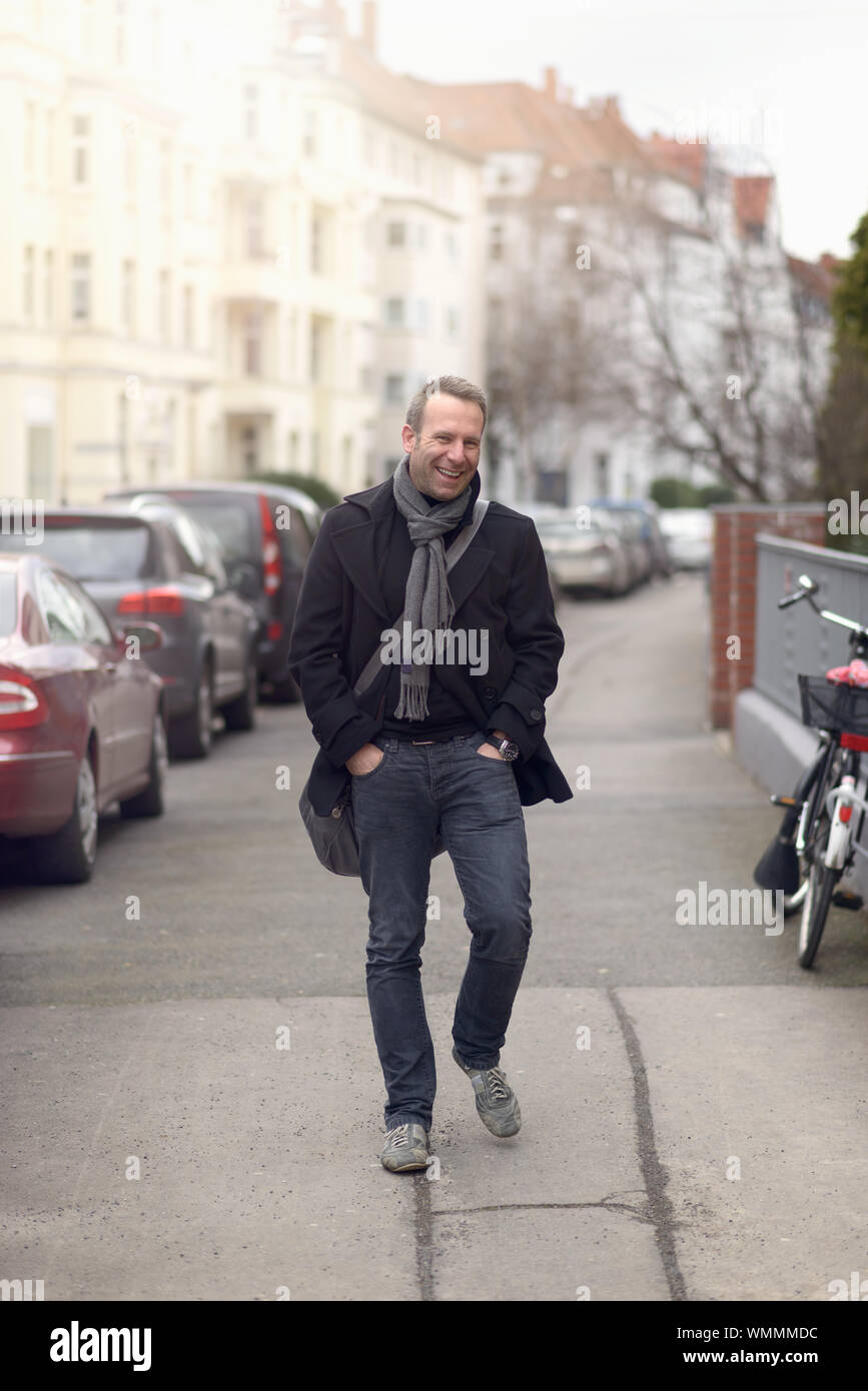 Business man walking street hi-res stock photography and images - Alamy