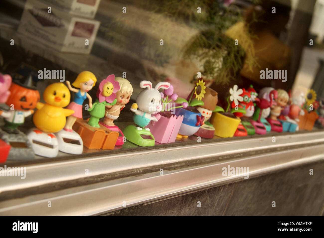 solar powered window toys
