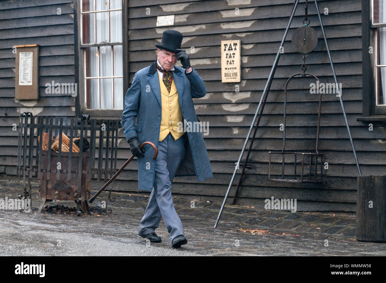 Victorian man top hat hi-res stock photography and images - Alamy