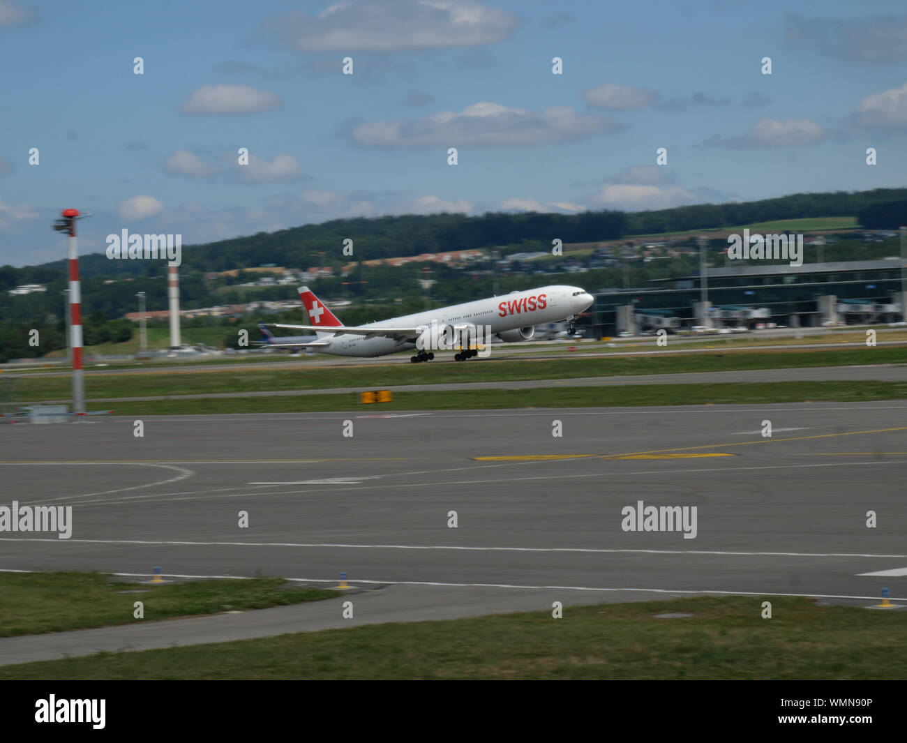 Airliner take off hi-res stock photography and images - Alamy