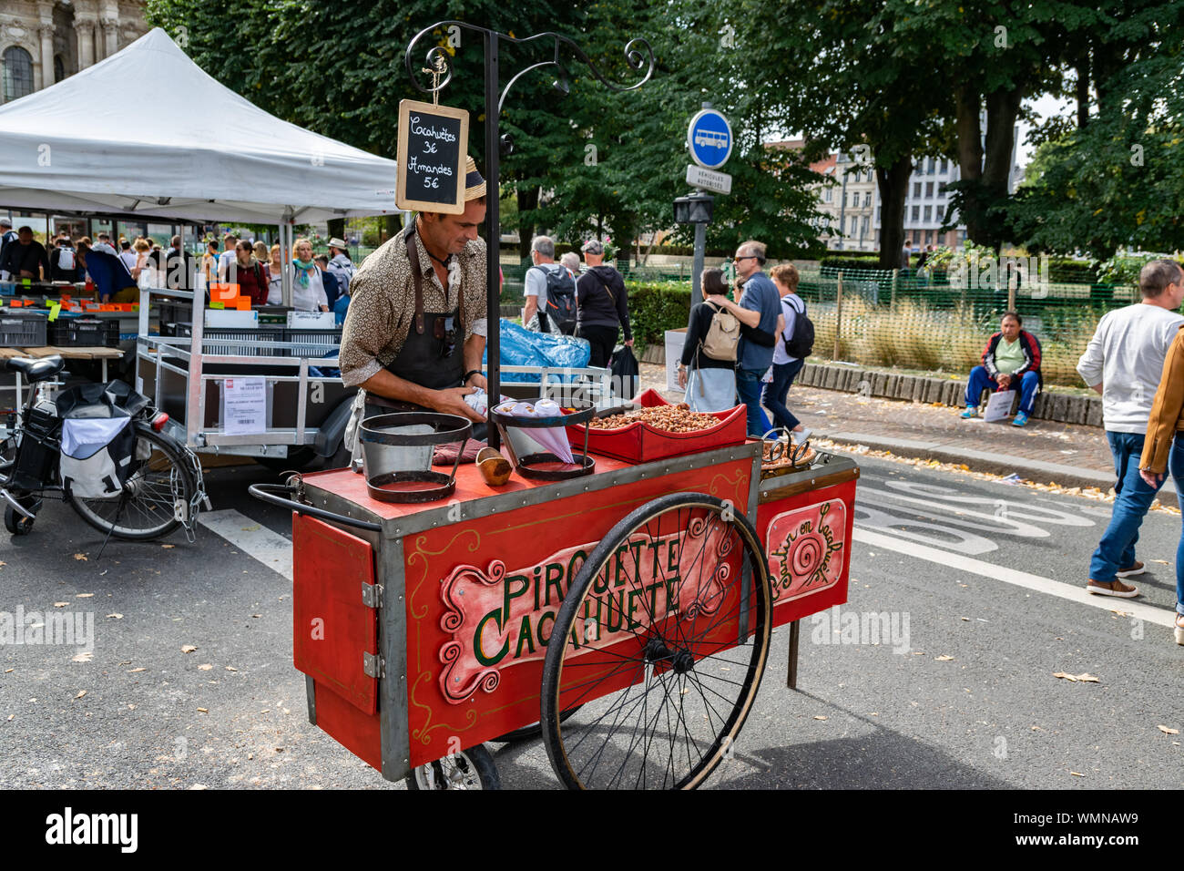 Lille,FRANCE-September 01,2019: Marketplace salesman of roasted nuts on the annual Lille Braderie. Stock Photo