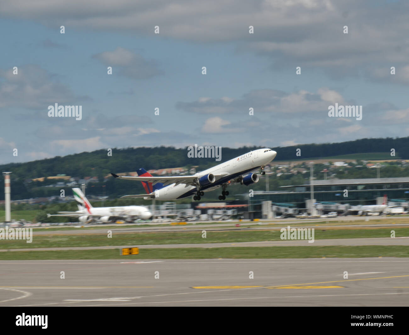 Delta Airlines plane landing at zurich airport Stock Photo Alamy