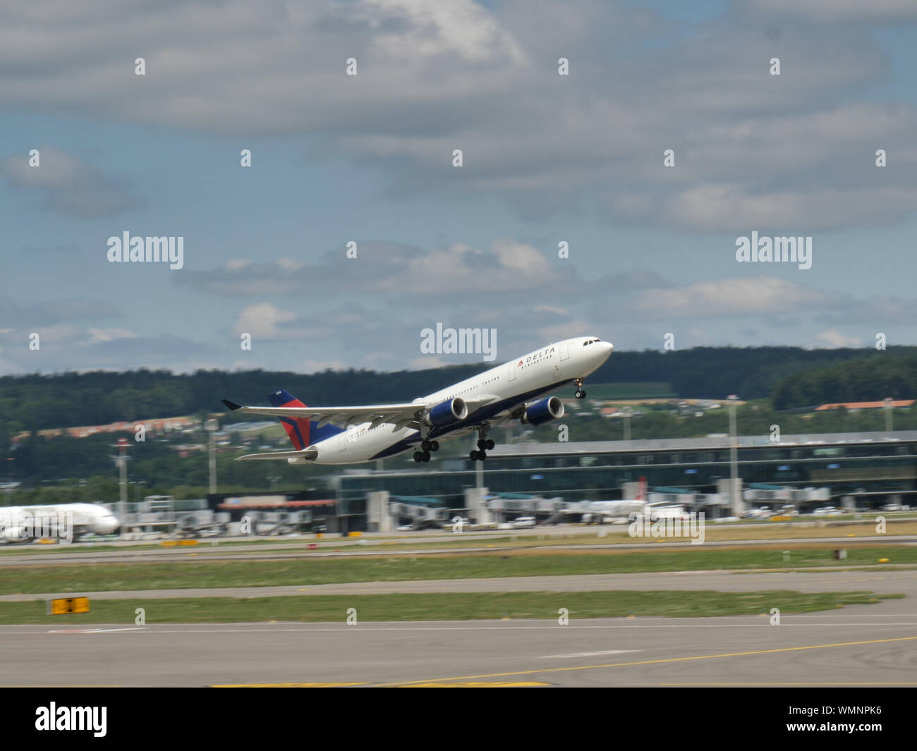 Delta Airlines plane landing at zurich airport Stock Photo Alamy