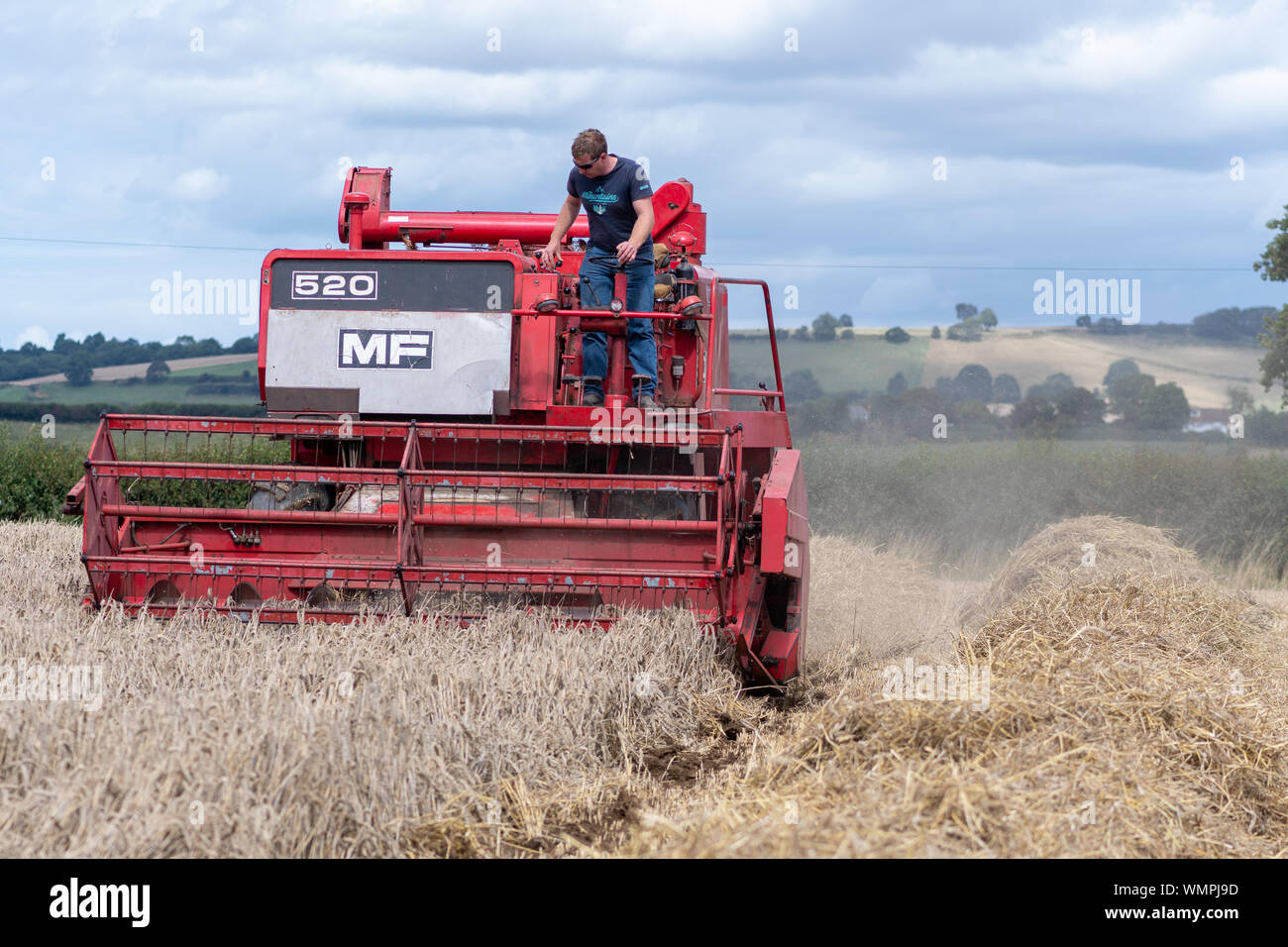 Massey ferguson 520 hi-res stock photography and images - Alamy