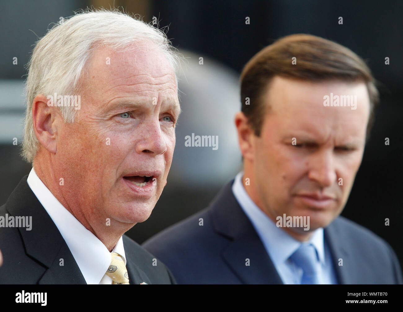 Kiev, Ukraine. 05th Sep, 2019. US Senators Ron Johnson (L) and Chris Murphy (R) make a statement for the media after their meeting with Ukrainian President Volodymyr Zelensky outside the Presidential Office in Kiev, Ukraine. Credit: SOPA Images Limited/Alamy Live News Stock Photo