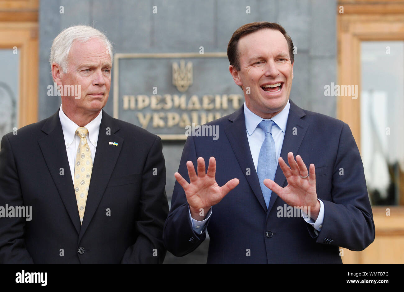 Kiev, Ukraine. 05th Sep, 2019. US Senators Ron Johnson (L) and Chris Murphy (R) make a statement for the media after their meeting with Ukrainian President Volodymyr Zelensky outside the Presidential Office in Kiev, Ukraine. Credit: SOPA Images Limited/Alamy Live News Stock Photo