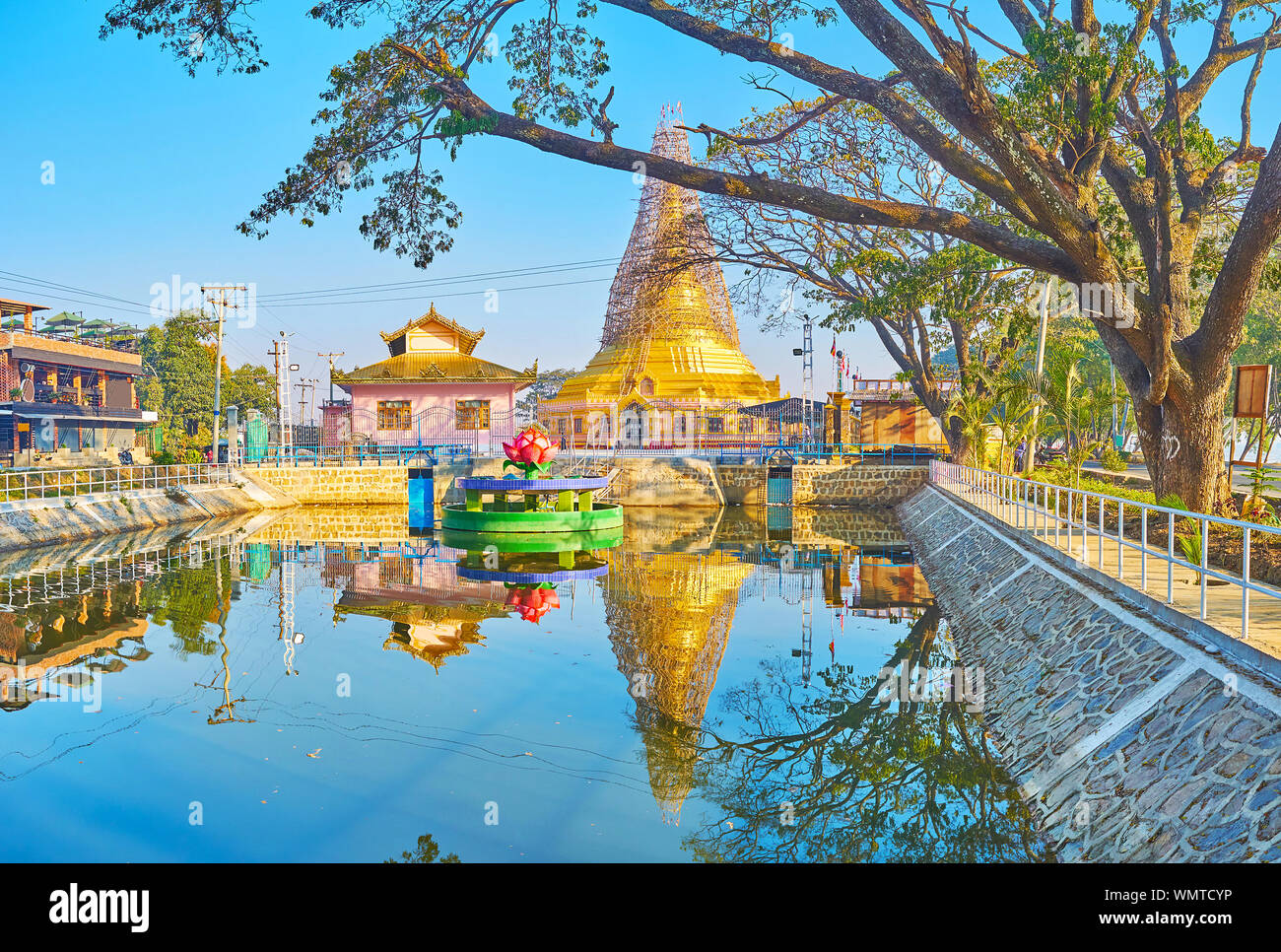The scenic lotus fountain in front of the gilt Shwe Baww Di Pagoda, Nyaungshwe, Myanmar Stock Photo