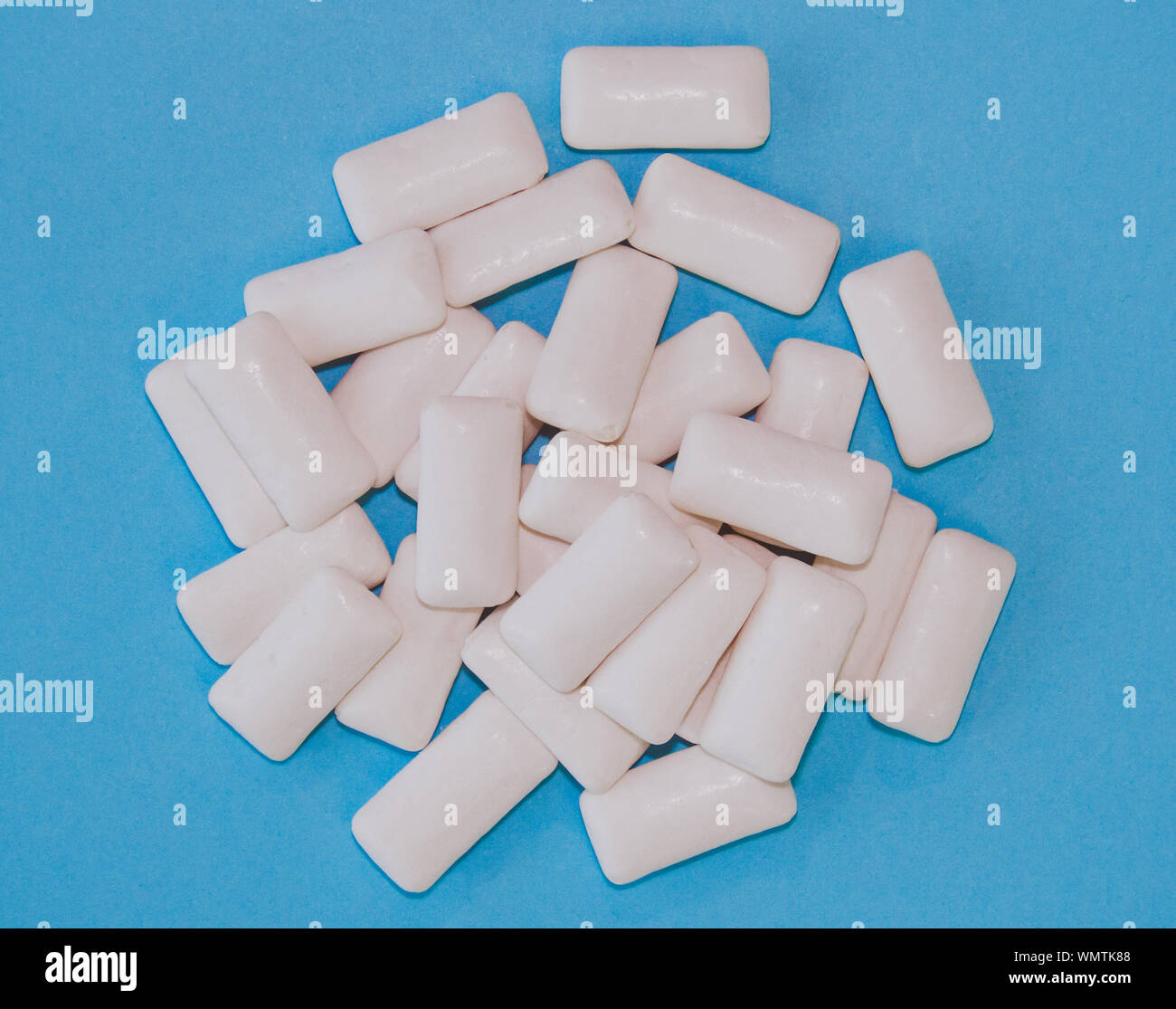 Blue bubble gum hi-res stock photography and images - Alamy