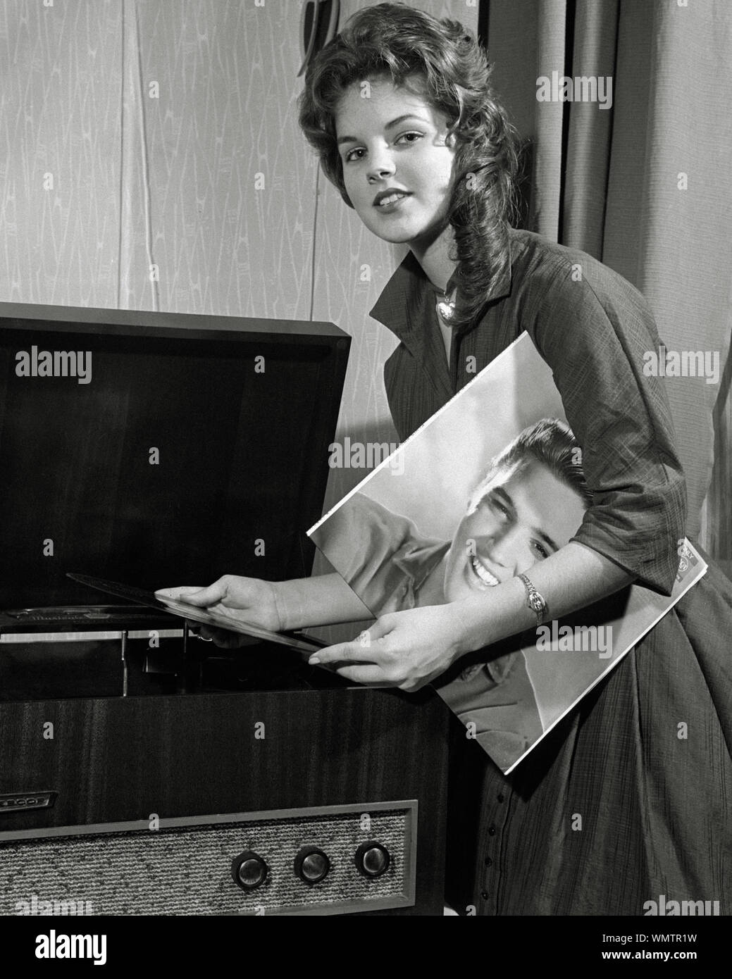 Priscilla presley 1960s hi-res stock photography and images - Alamy