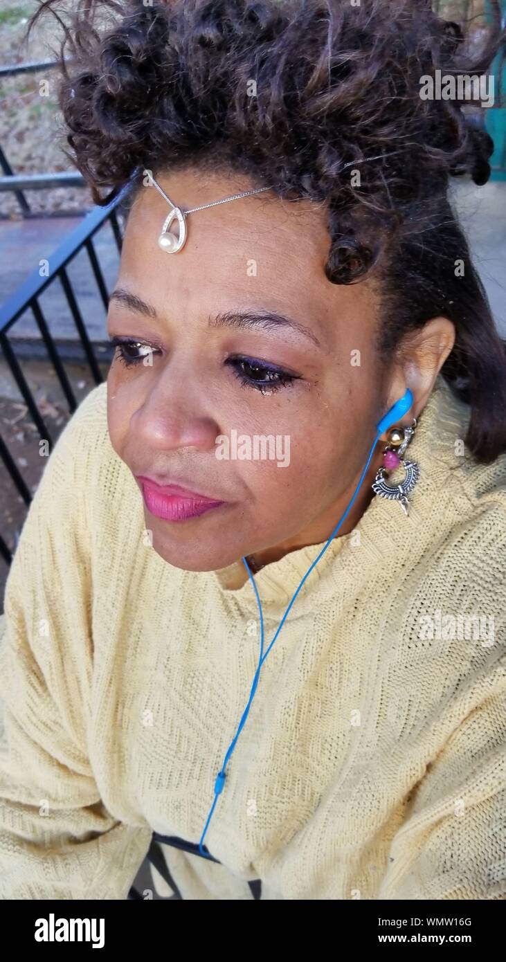 Person crying headphones hires stock photography and images Alamy