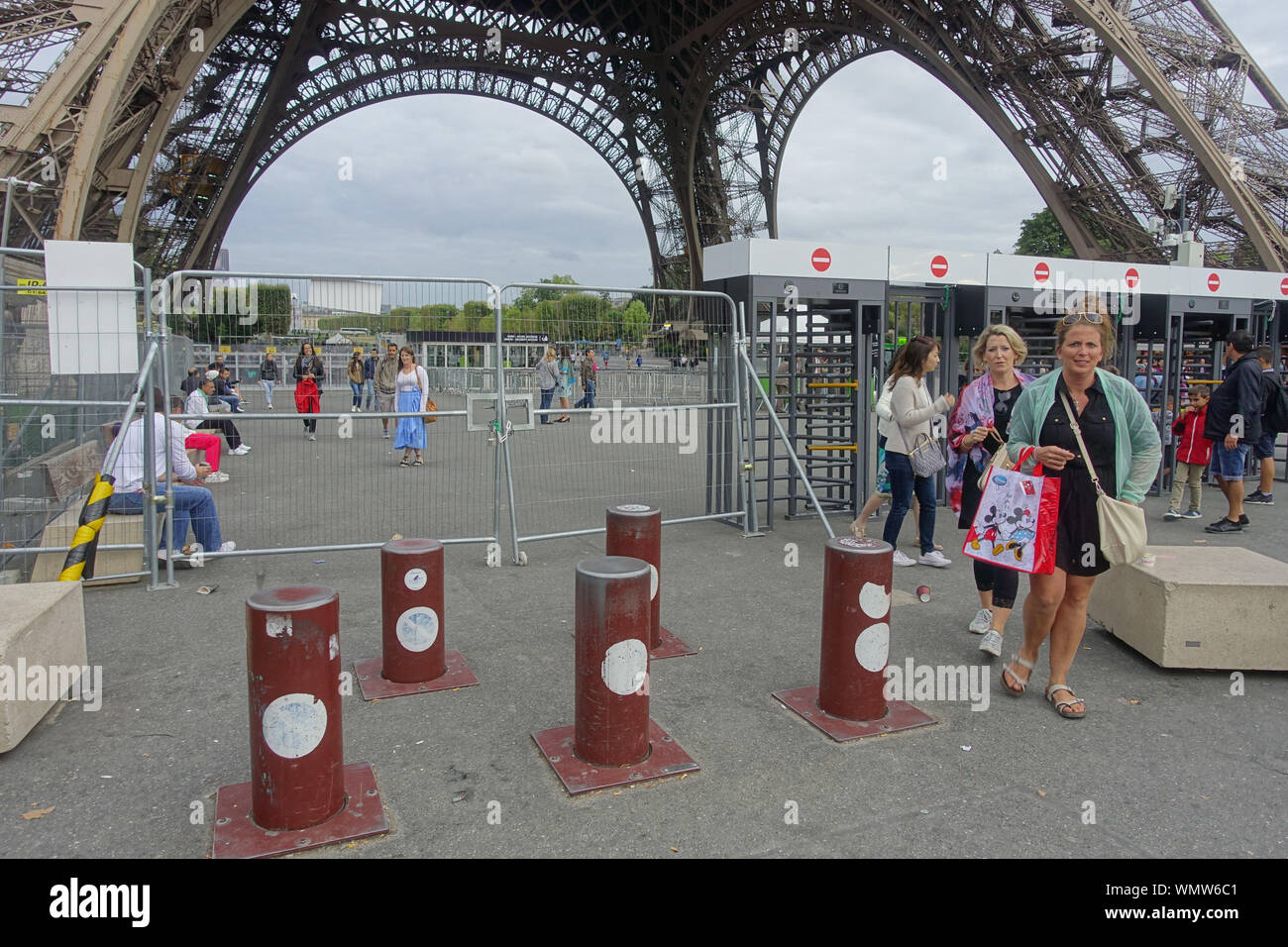 Paris, Anti-Terror-Massnahmen vor dem Eiffelturm Stock Photo