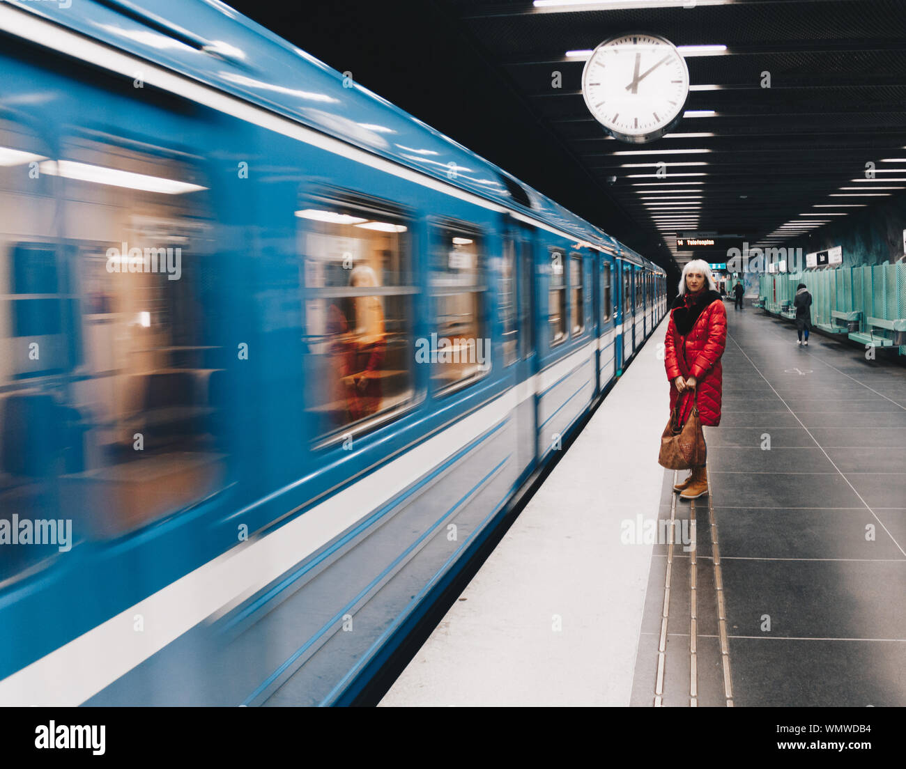 Woman train platform hi-res stock photography and images - Alamy