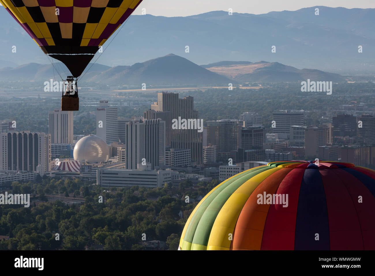 Hot air balloons and reno skyline hi-res stock photography and images ...