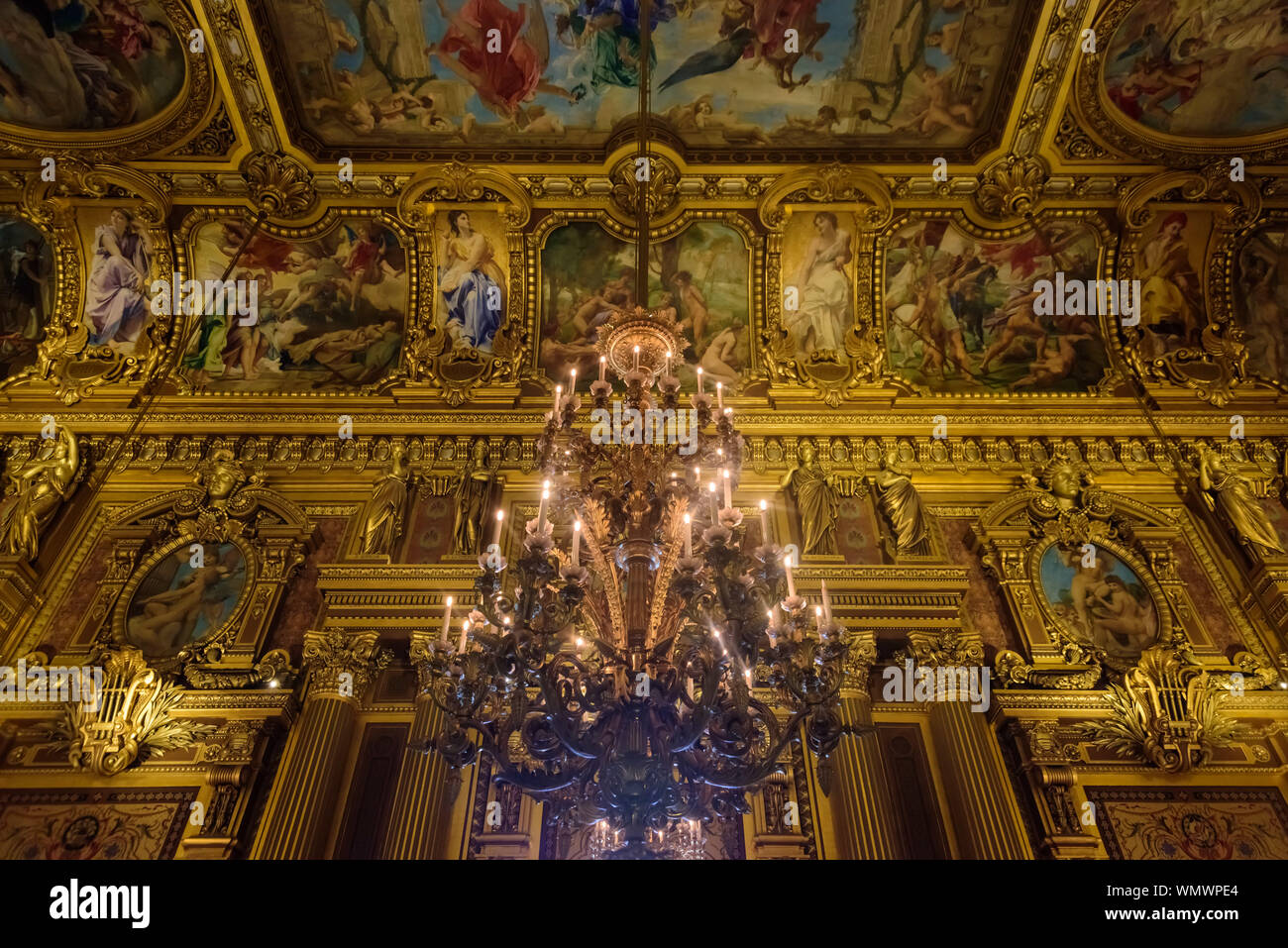 Die Opéra Garnier, auch Palais Garnier genannt, ist eines der zwei Pariser Opernhäuser, die der staatlichen Institution Opéra National de Paris unters Stock Photo