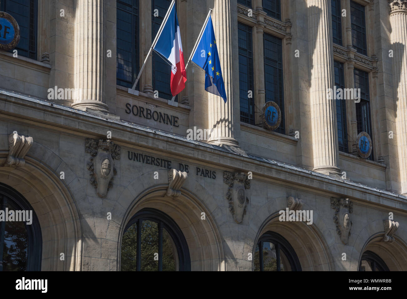 Paris, Flaggen an der Sorbonne Stock Photo