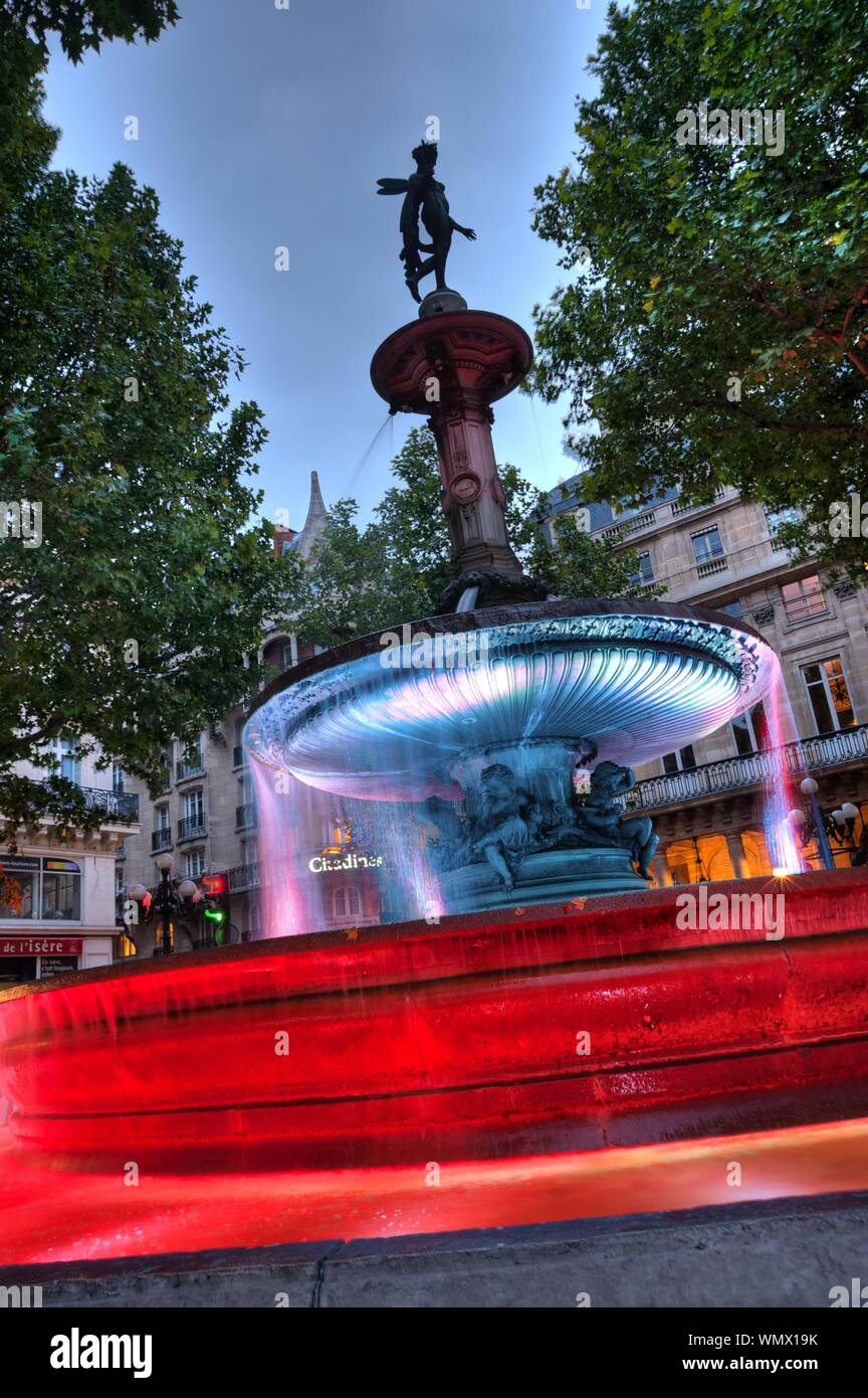 Paris, Brunnen vor dem Palais Royal - Paris, Fountain in Front of Palais Royal Stock Photo
