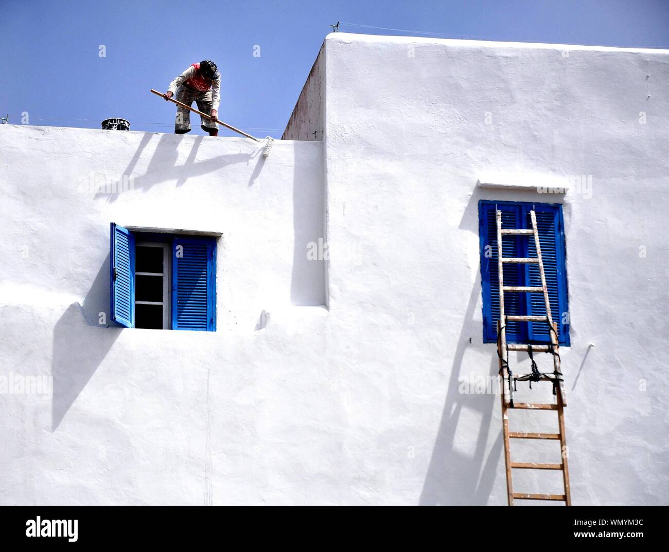 Man painting house hi-res stock photography and images - Alamy