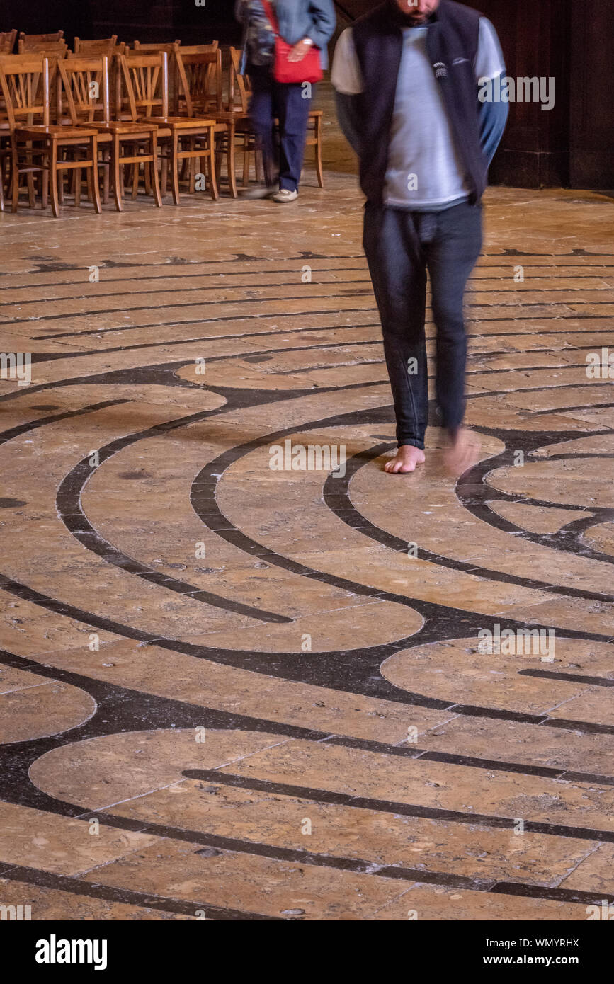 Walking maze hi-res stock photography and images - Alamy