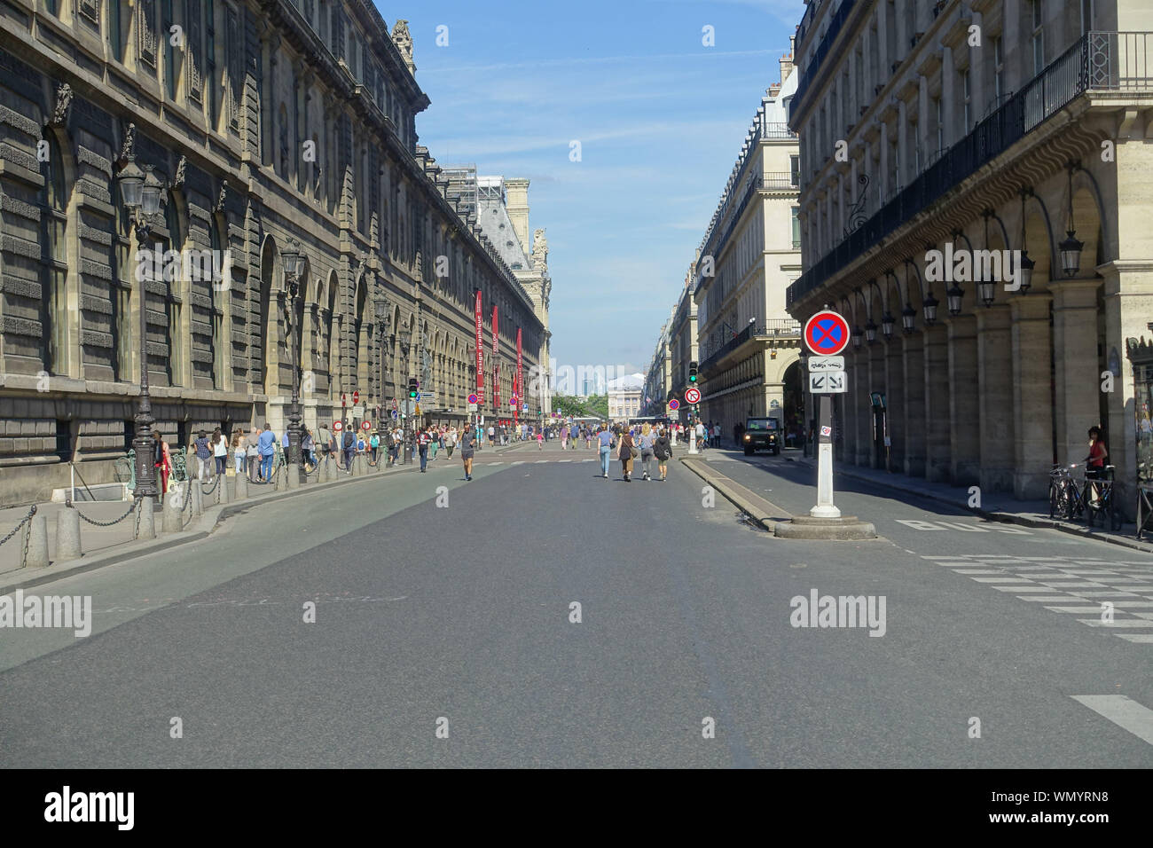 Paris, Rue Rivoli, Louvre Stock Photo Alamy