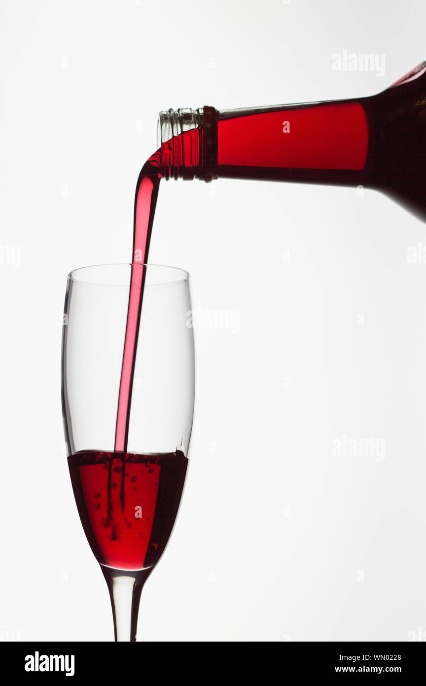 Half full red wine glass hi-res stock photography and images - Alamy