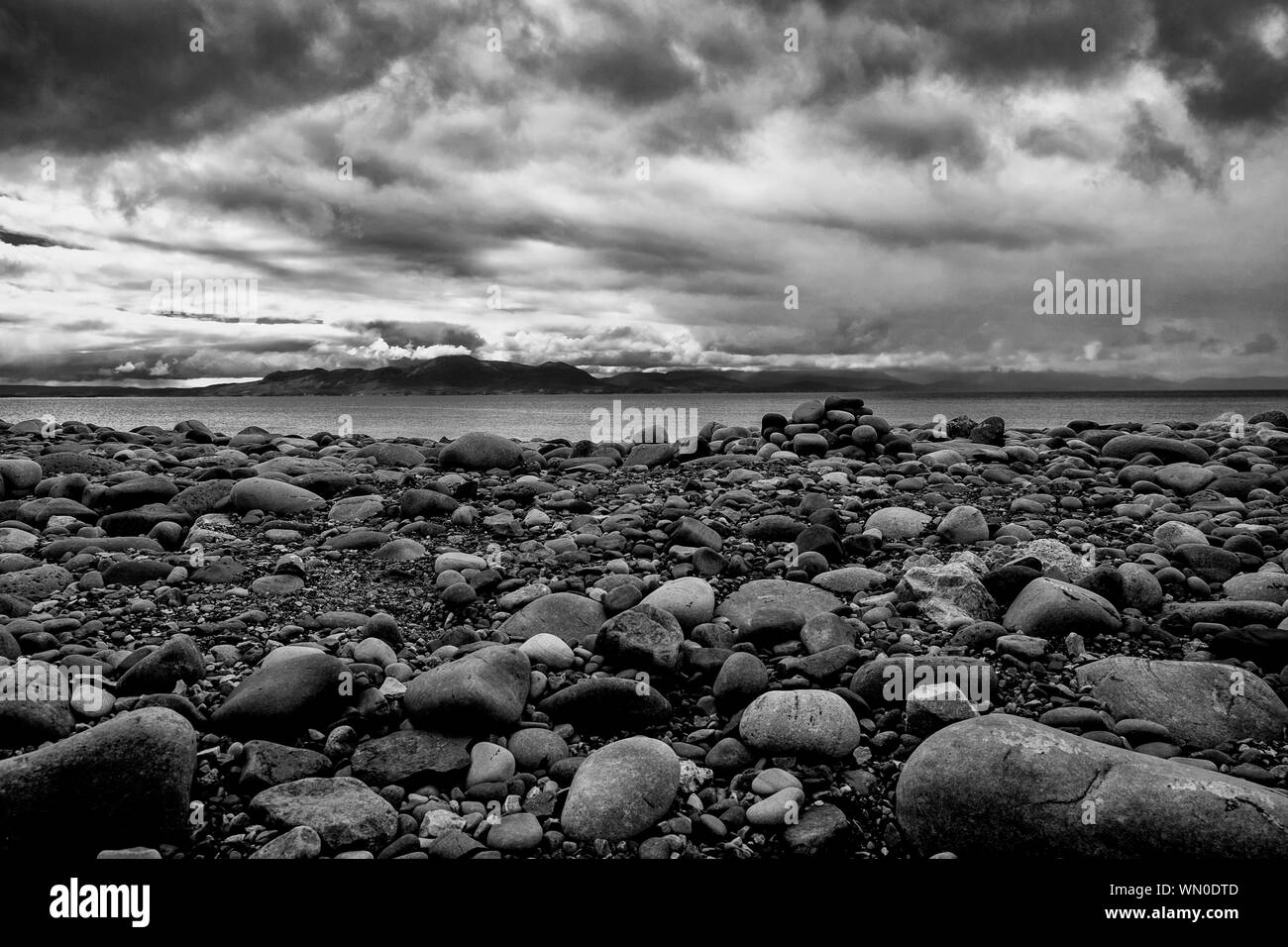 Moody rocky beach hi-res stock photography and images - Alamy