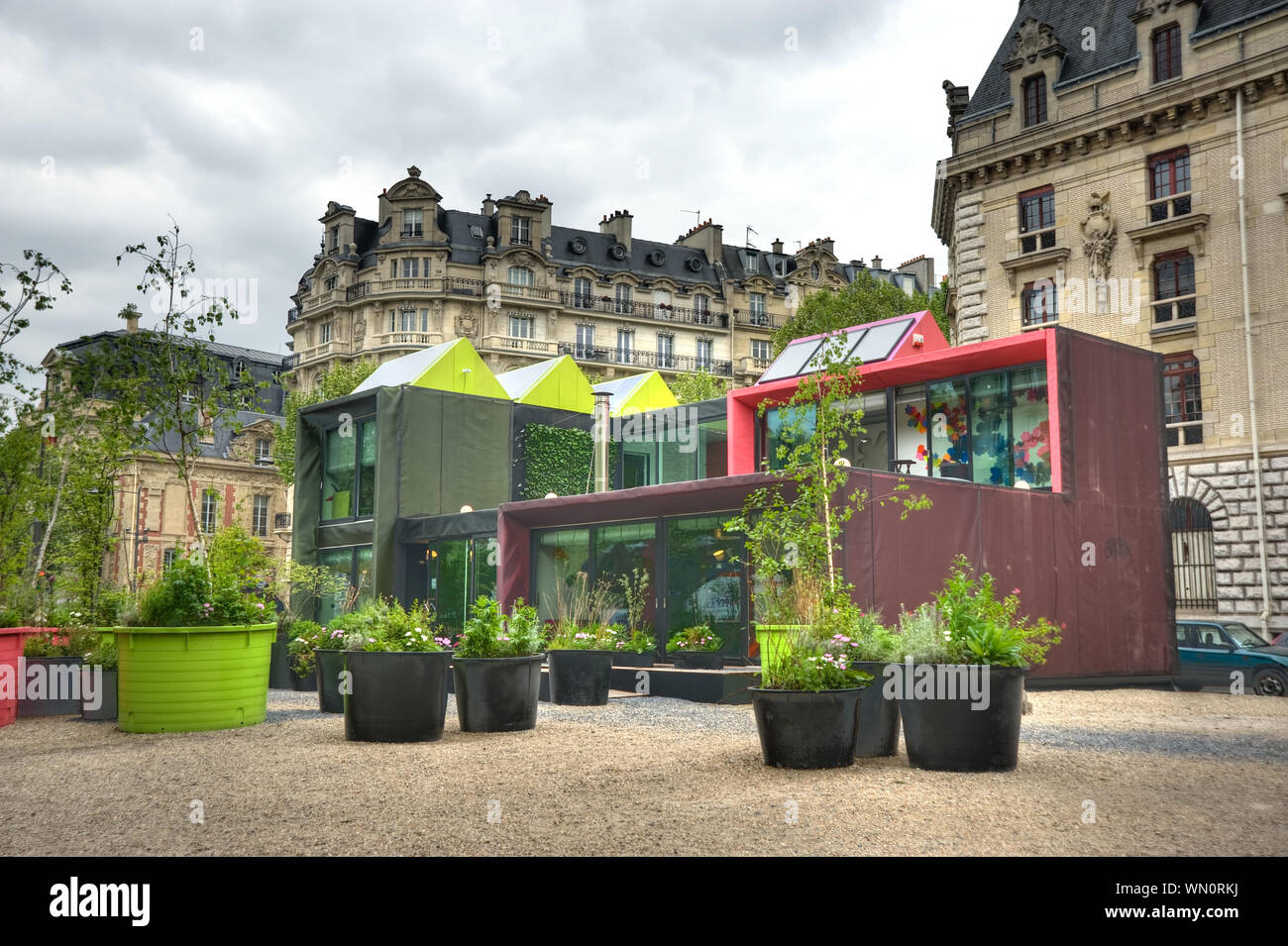 Paris, Marais, provisorische Architektur vor dem Pavillon d'Arsenal Stock Photo