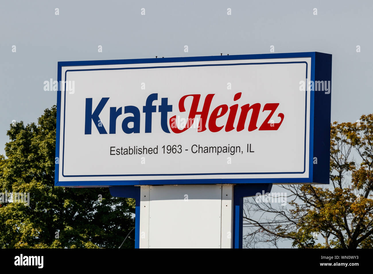 https://c8.alamy.com/comp/WN0WY3/champaign-circa-august-2019-kraft-heinz-company-manufacturing-plant-kraft-makes-its-macaroni-and-cheese-miracle-whip-and-kraft-mayonnaise-here-i-WN0WY3.jpg