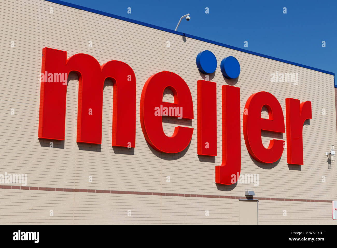 meijer store high resolution stock photography and images alamy https www alamy com indianapolis circa august 2019 meijer retail location meijer is a large supercenter type retailer with over 200 locations ii image271084012 html