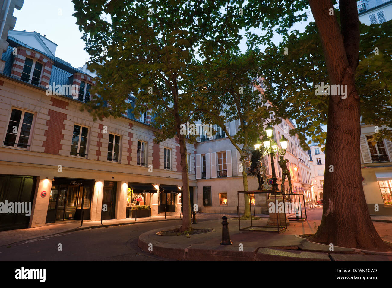 Paris, Saint Germain, Place Furstemberg Stock Photo Alamy